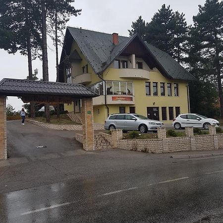 Restoran&Motel And Apartmants Lovacka Prica Tesanj Buitenkant foto