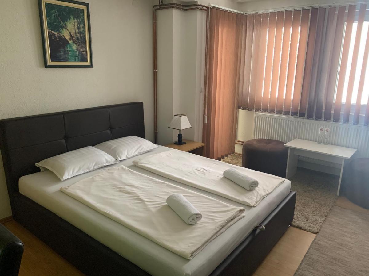 Restoran&Motel And Apartmants Lovacka Prica Tesanj Buitenkant foto