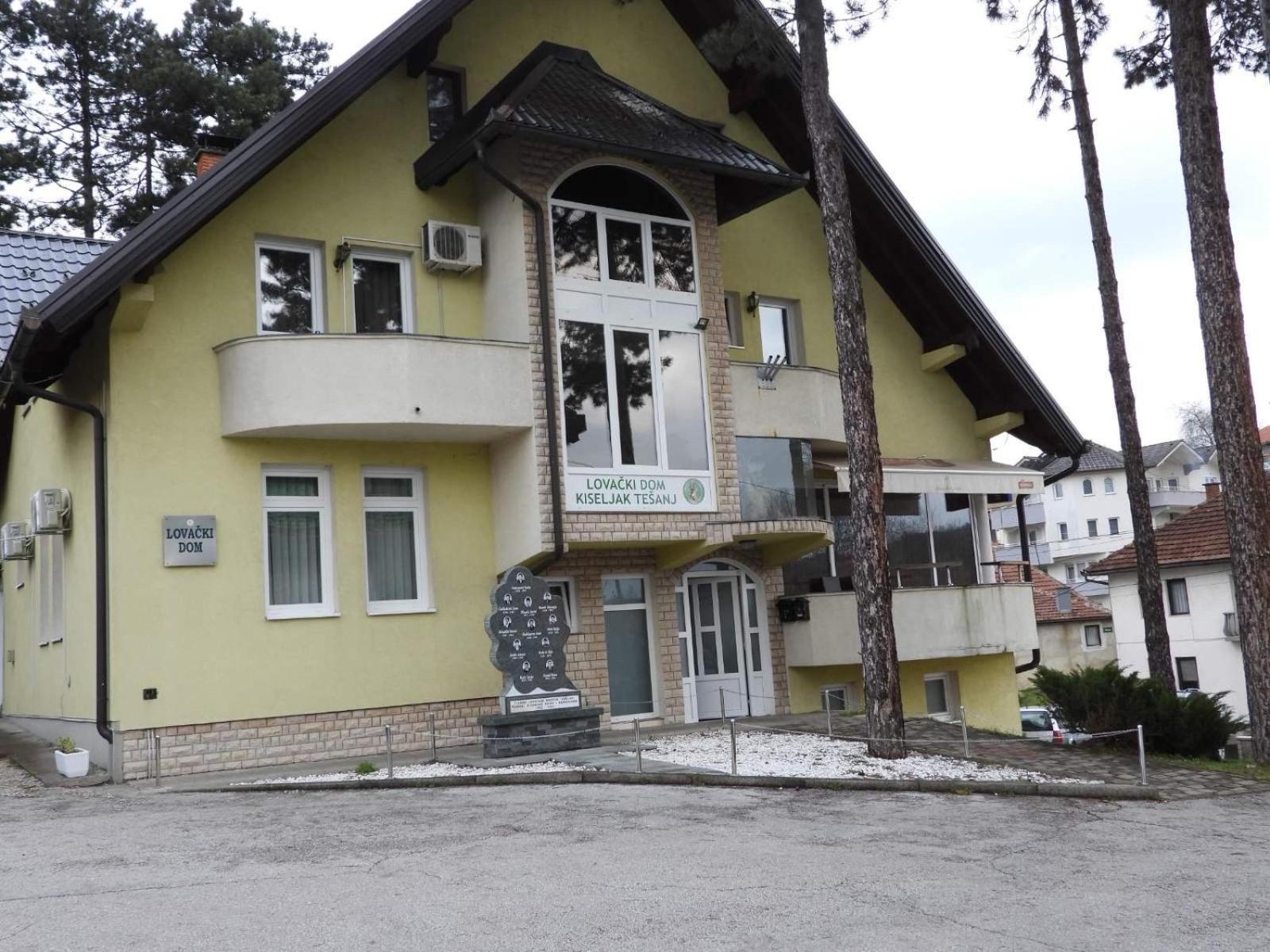 Restoran&Motel And Apartmants Lovacka Prica Tesanj Buitenkant foto