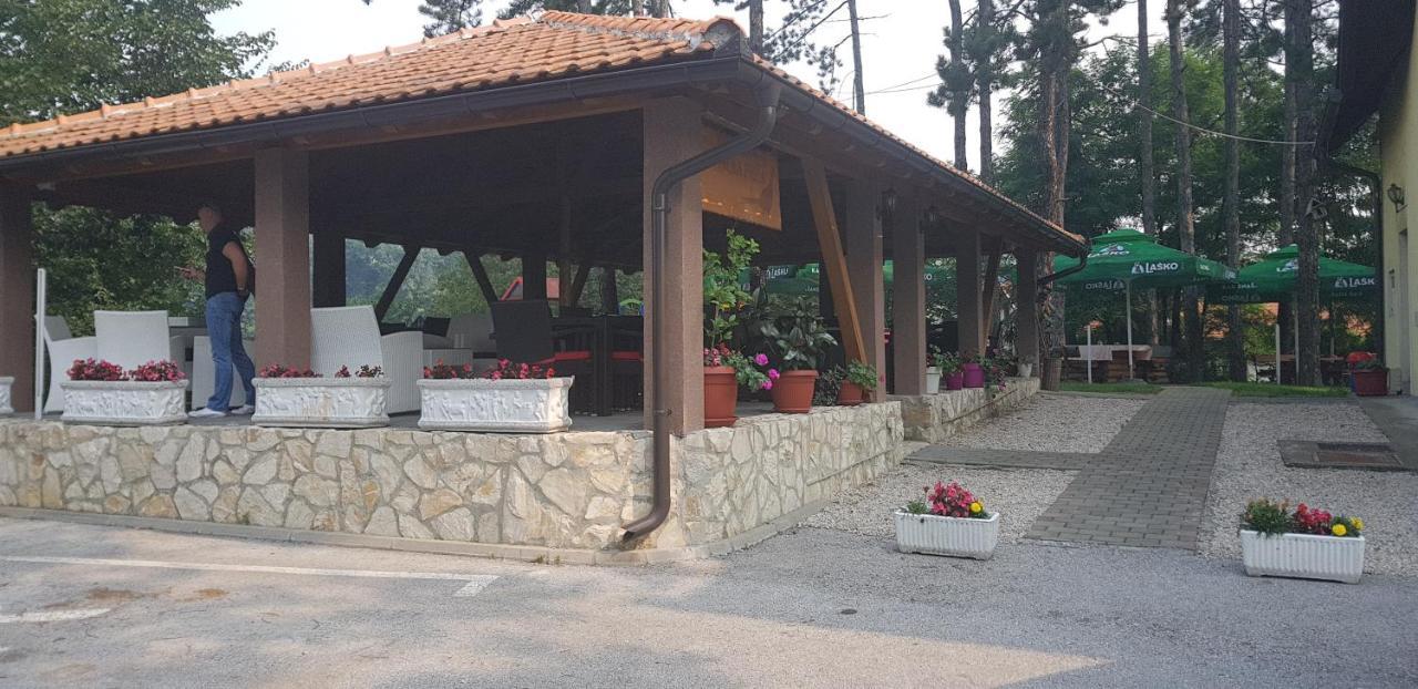 Restoran&Motel And Apartmants Lovacka Prica Tesanj Buitenkant foto